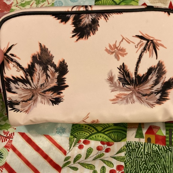 COACH Makeup bag/carryall, Convenient size, multiple uses, excellent condition! - Picture 6 of 8